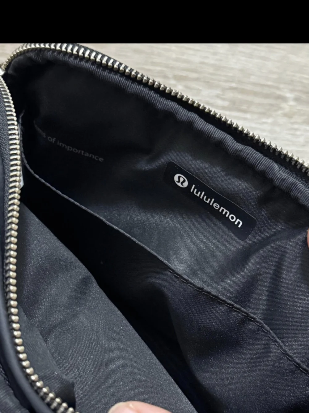 lululemon Camera Crossbody 2 L